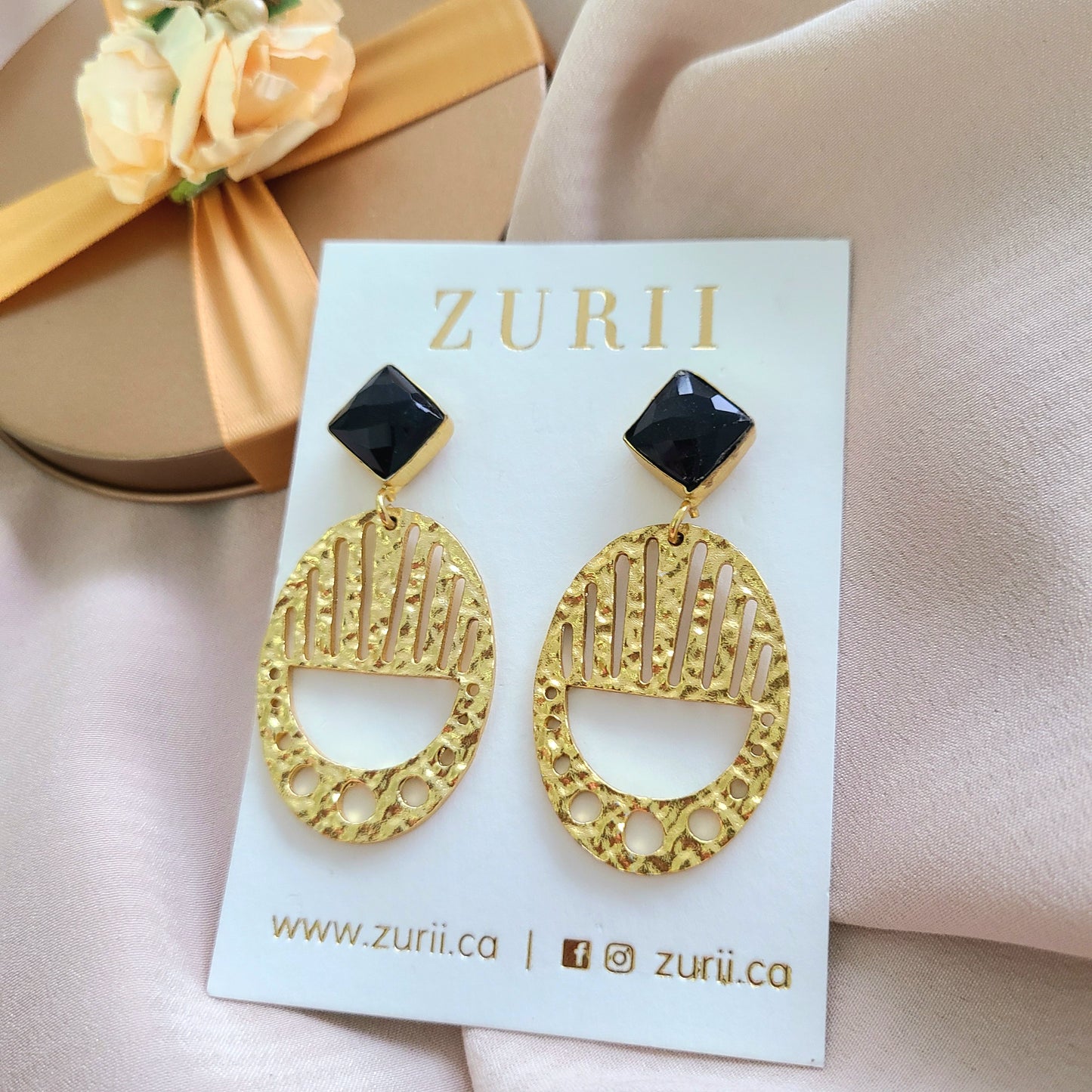 Alma Earrings Black