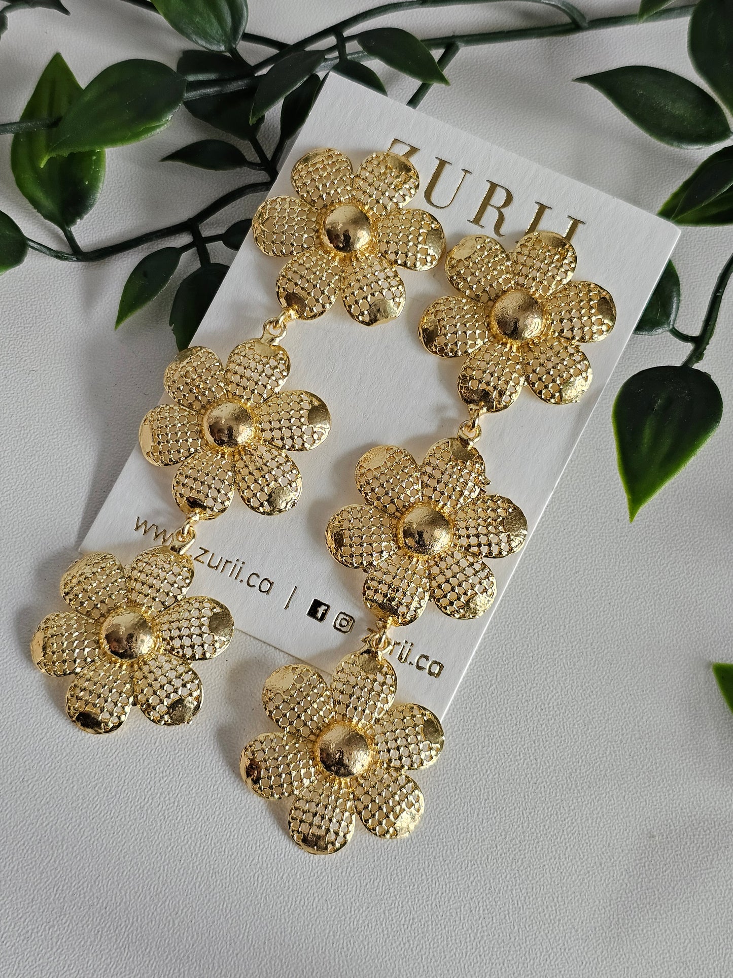 Daisy drop earrings