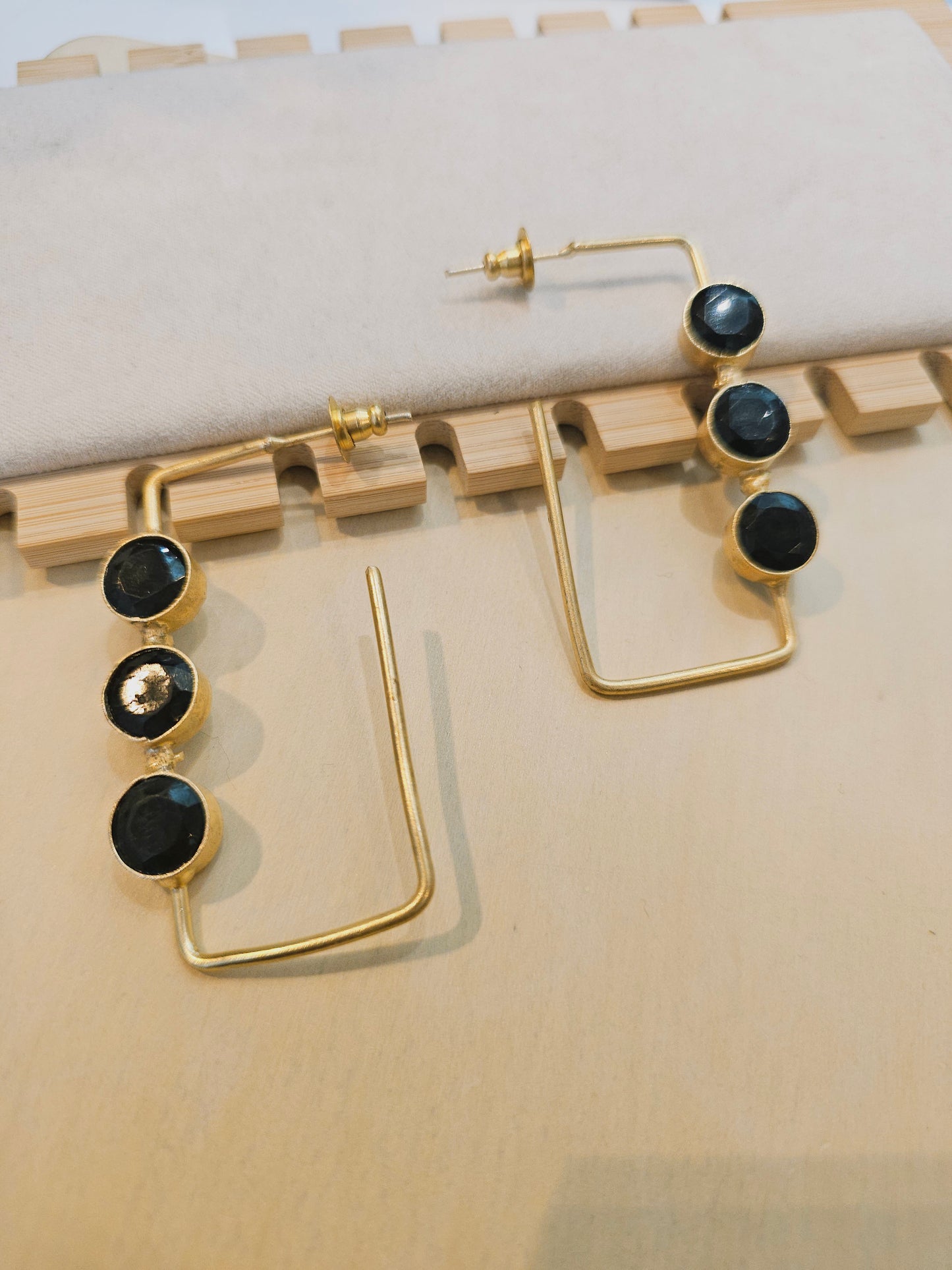 Alma earrings- black