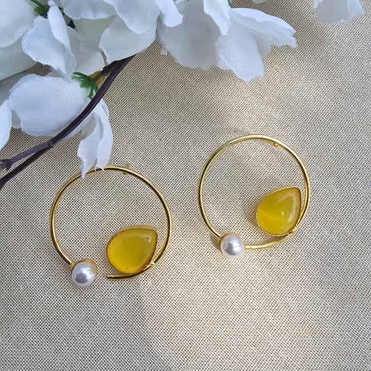 Dew earrings in yellow