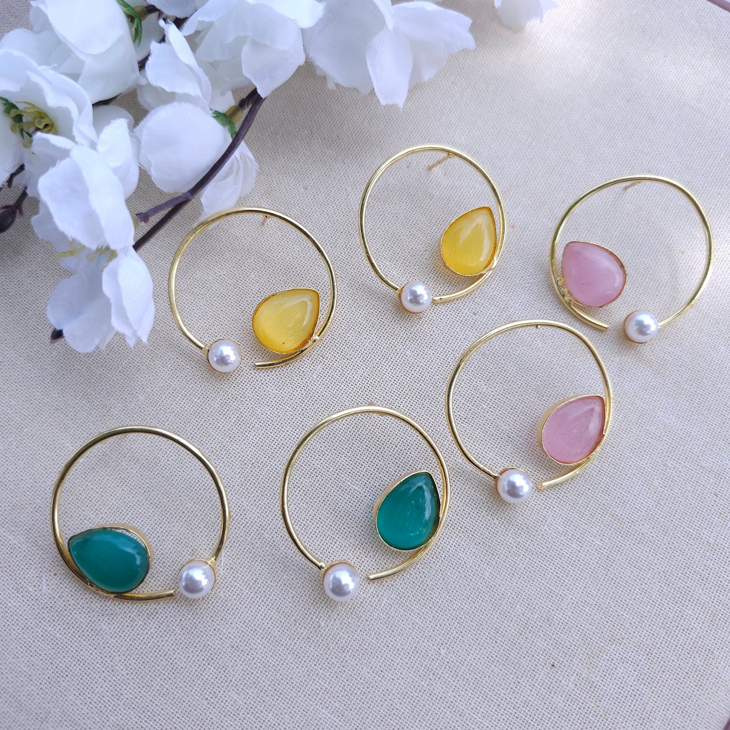 Dew earrings in yellow