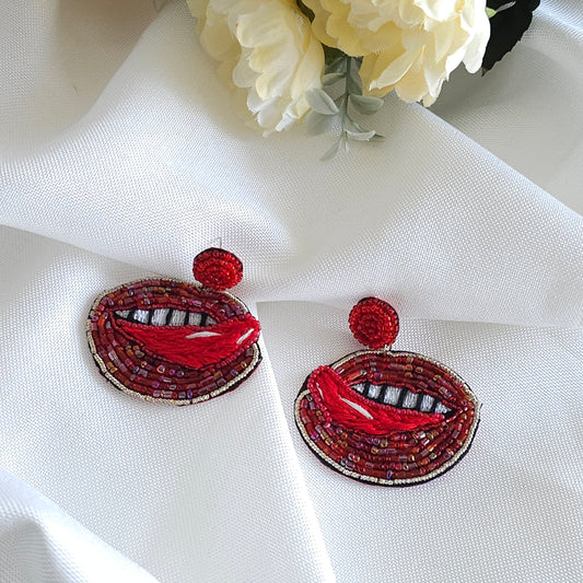 Red twist lips