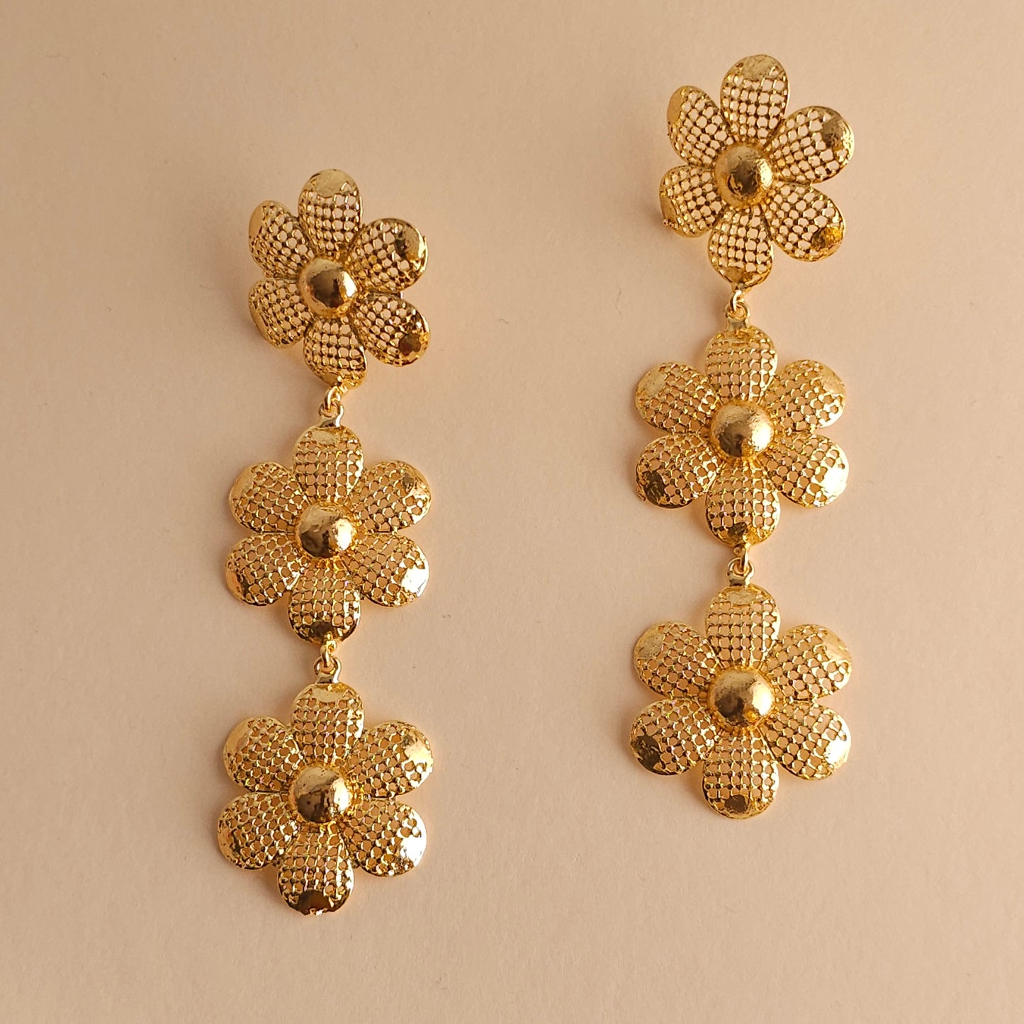 Daisy drop earrings