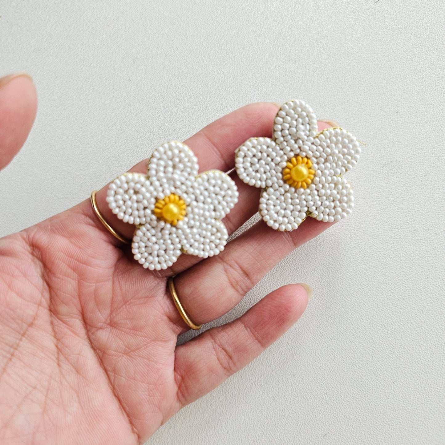Daisy Earrings-white