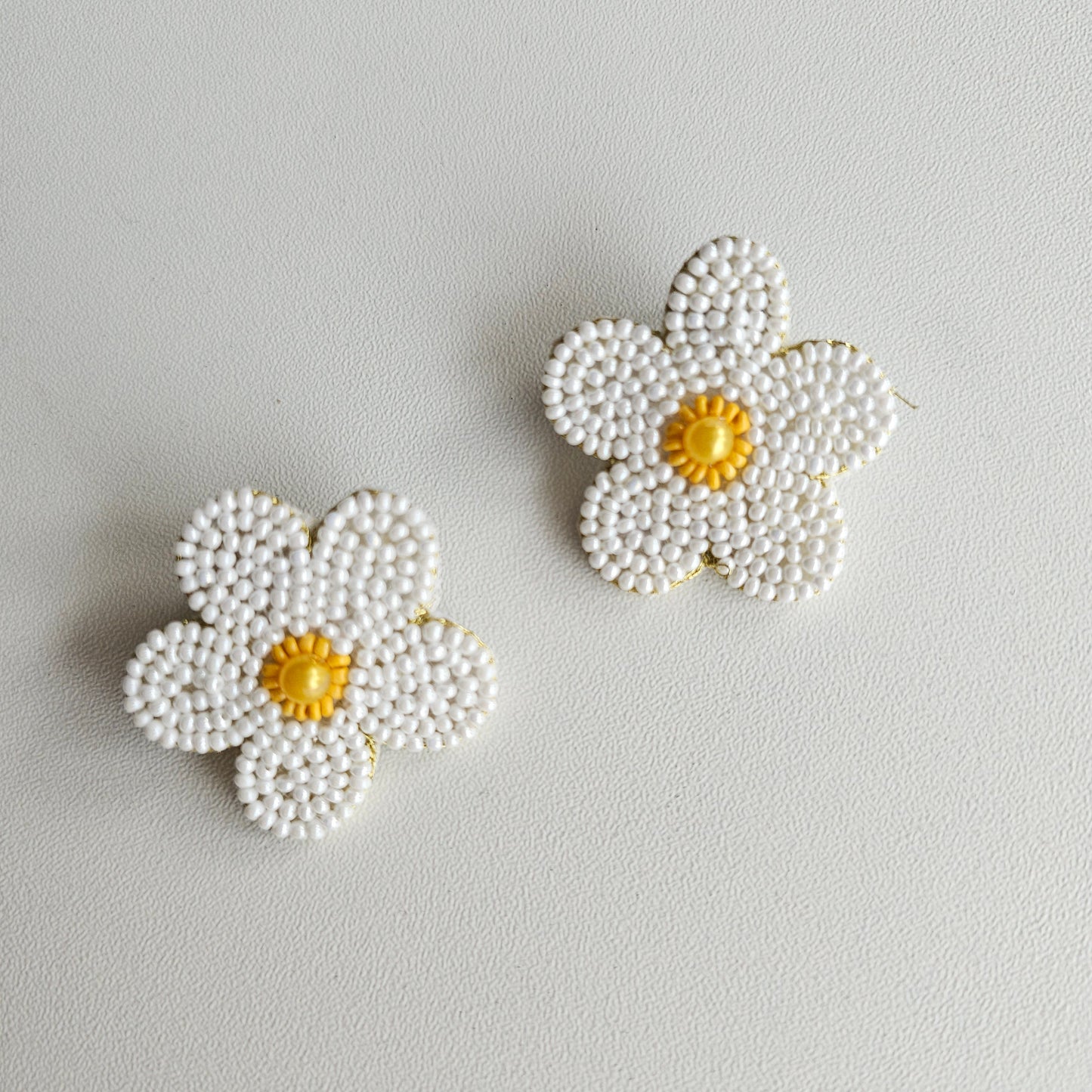 Daisy Earrings-white