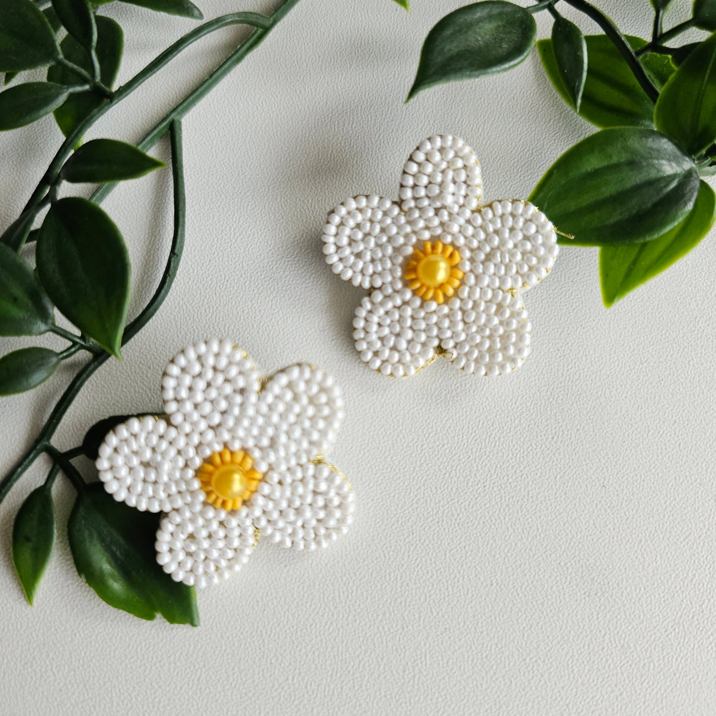 Daisy Earrings-white