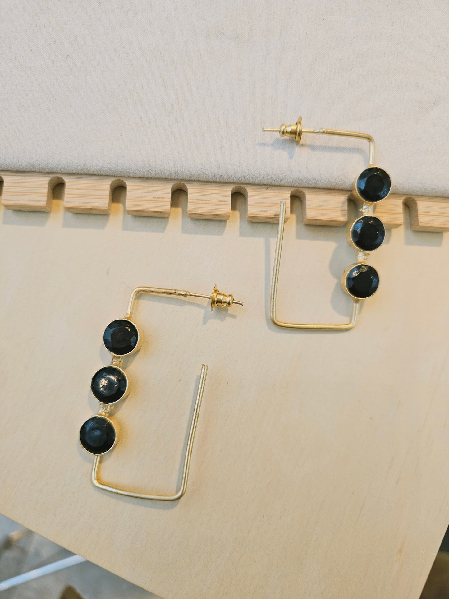 Alma earrings- black