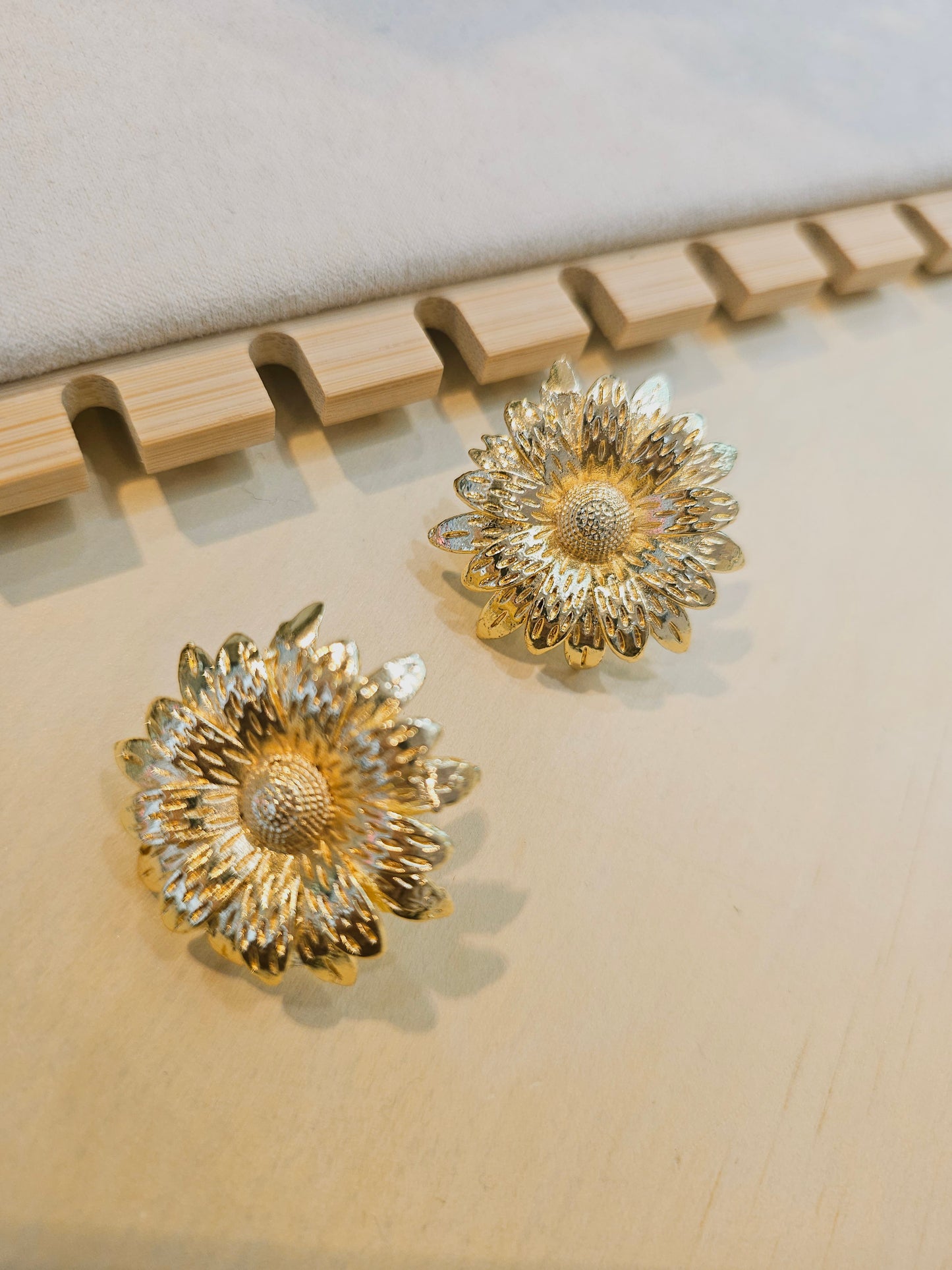 Golden Daisy earrings
